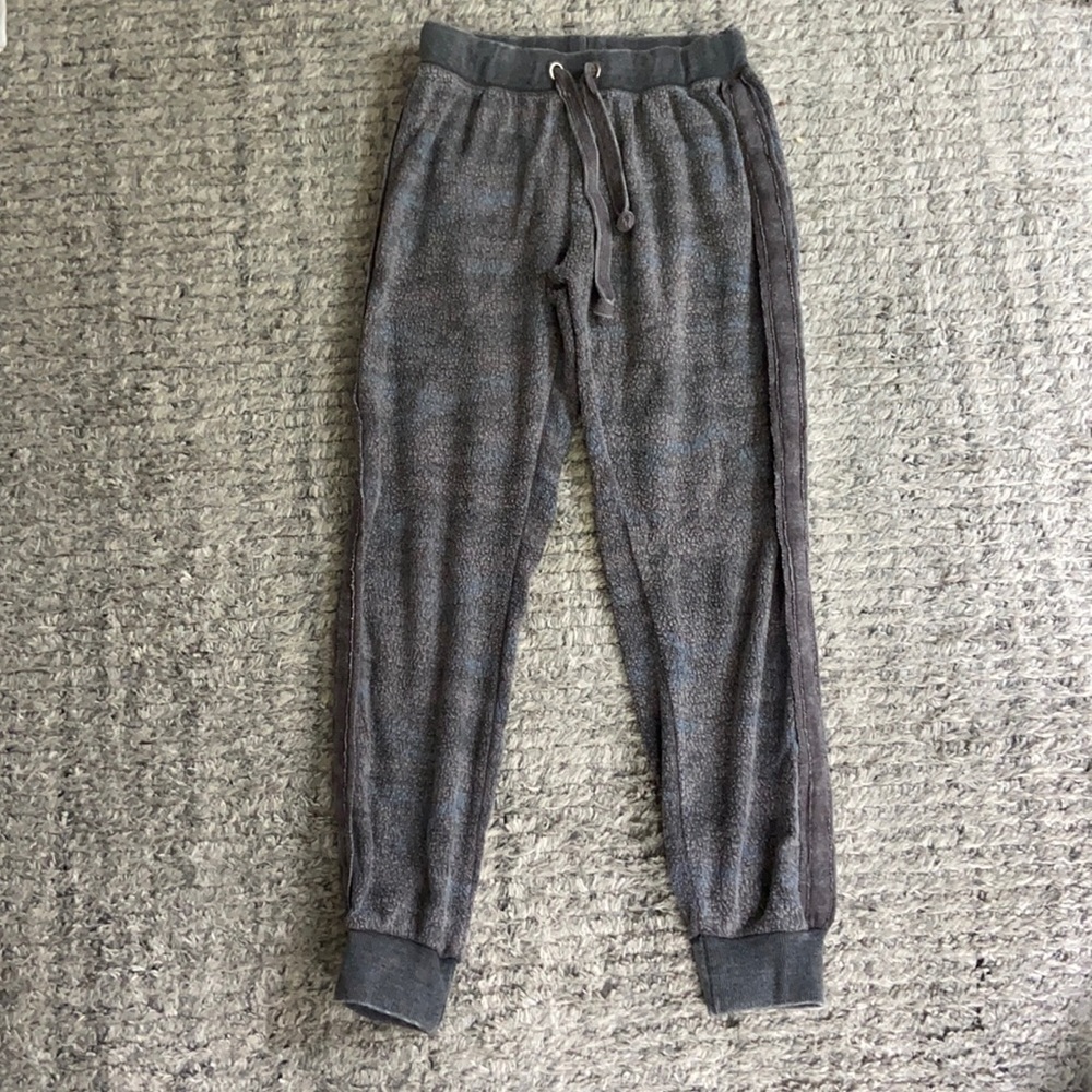 Vintage Havana womens small distressed camo sweats